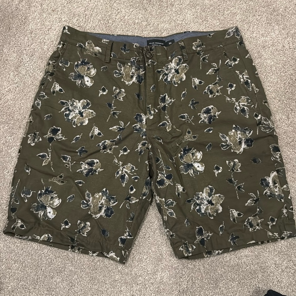 Club Monaco green floral shorts
